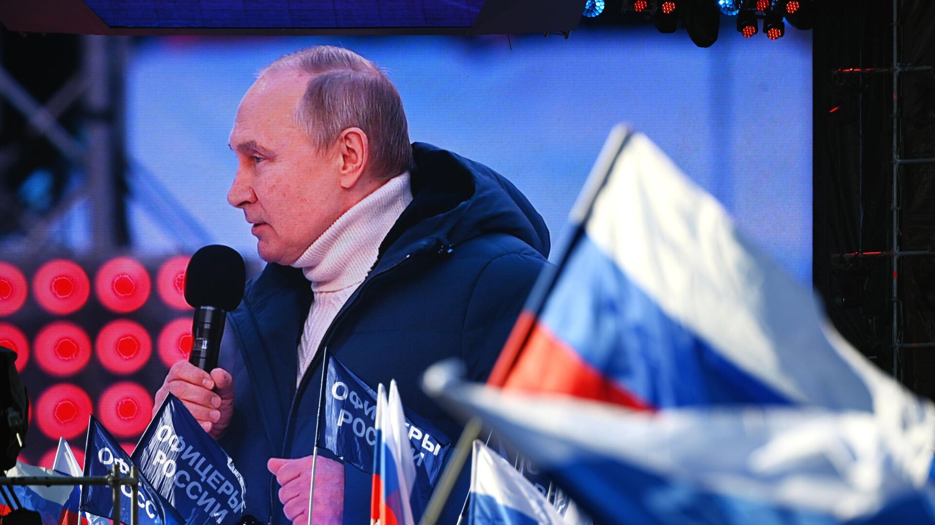 Russian President Vladimir Putin at the concert dedicated to the celebration of the unification of Crimea with Russia in 2014 - Sputnik International, 1920, 18.03.2022