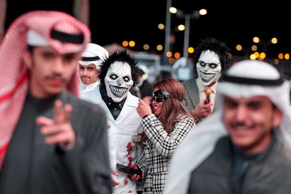 Masked people walk on a street as they take part in a two-day costume event in Riyadh, Saudi Arabia, 17 March 2022. - Sputnik International