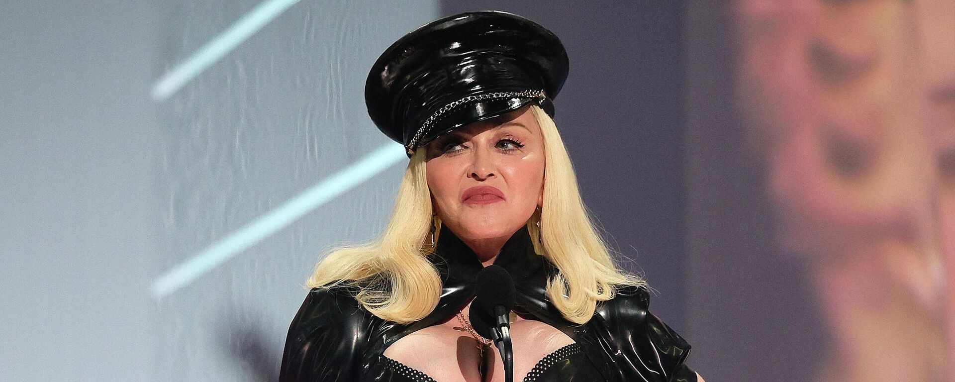 Madonna speaks onstage during the 2021 MTV Video Music Awards at Barclays Center on September 12, 2021 in the Brooklyn borough of New York City. - Sputnik International, 1920, 19.03.2022