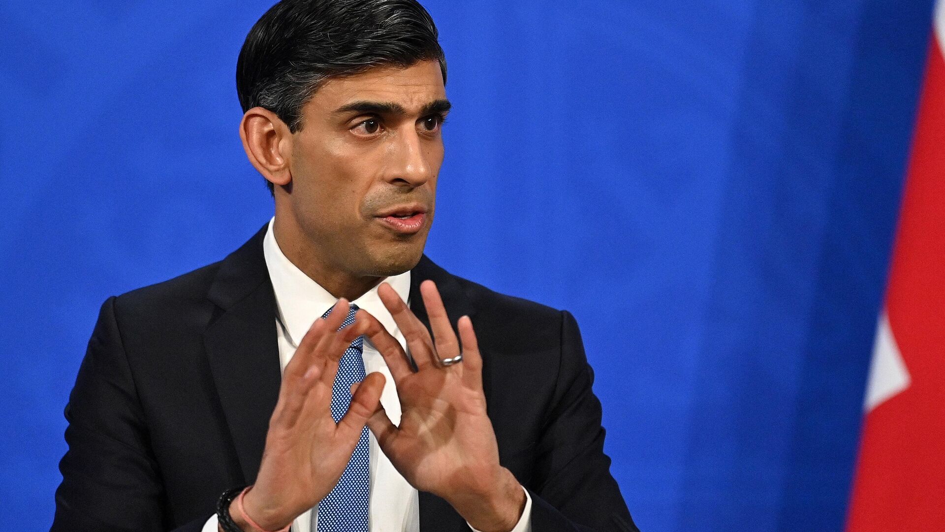 Britain's Chancellor of the Exchequer Rishi Sunak hosts a press conference in the Downing Street Briefing Room on February 3, 2022 - Sputnik International, 1920, 23.03.2022
