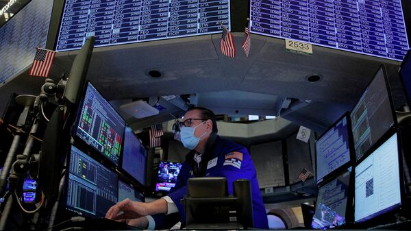 Traders work on the floor of the New York Stock Exchange (NYSE) in New York City, U.S., - Sputnik International