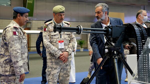 Qatari armed forces chief of staff, Maj. Gen. Salem al-Nabet, left, visits Iran's pavilion during the DIMDEX exhibition in Doha, Qatar, Wednesday, March 23, 2022. - Sputnik International