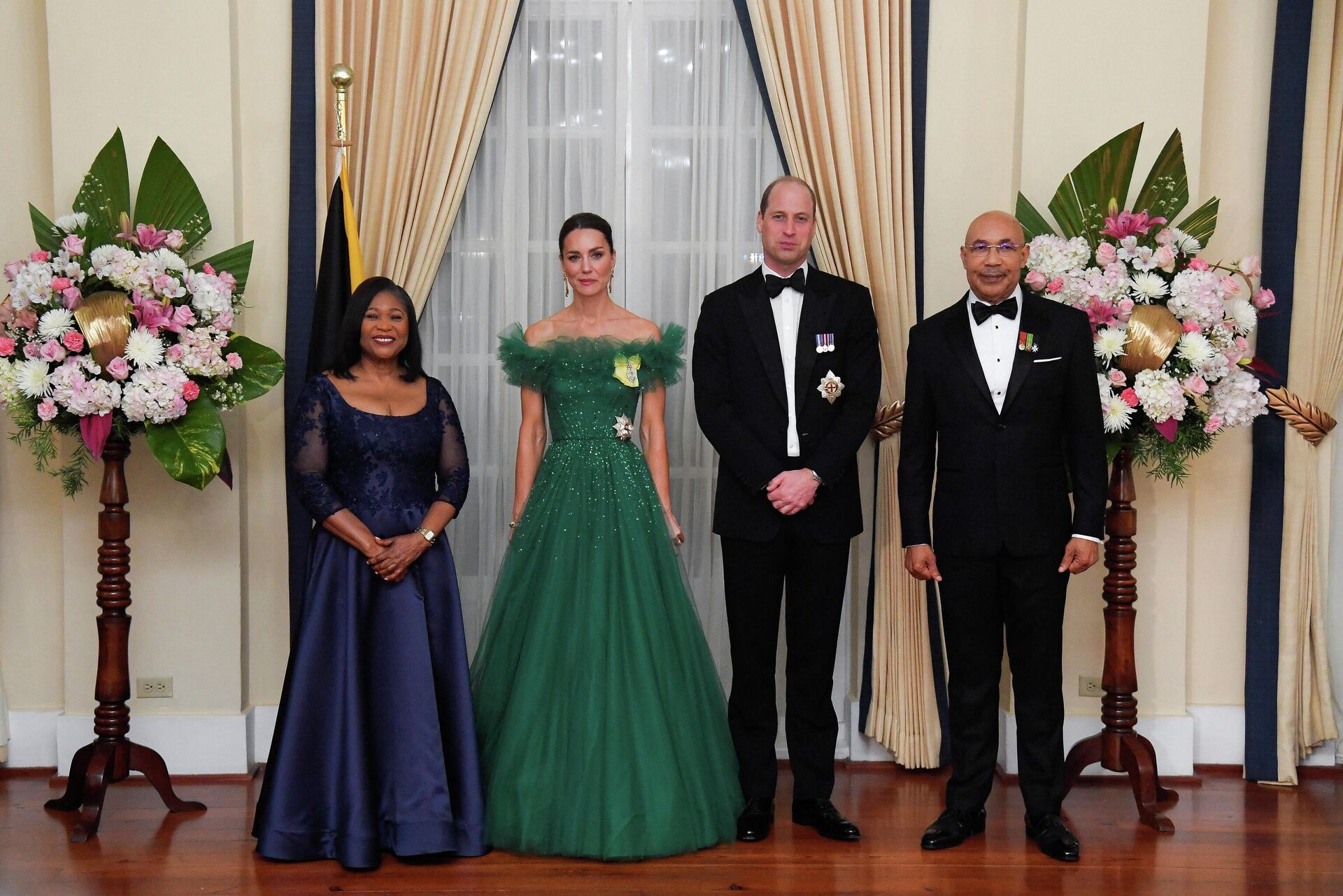 Britain's Prince William and Catherine, Duchess of Cambridge, pose for a picture with Governor General of Jamaica Patrick Allen and his wife Patricia on the fifth day of their tour of the Caribbean, Kingston, Jamaica, March 23, 2022.  - Sputnik International, 1920, 24.03.2022