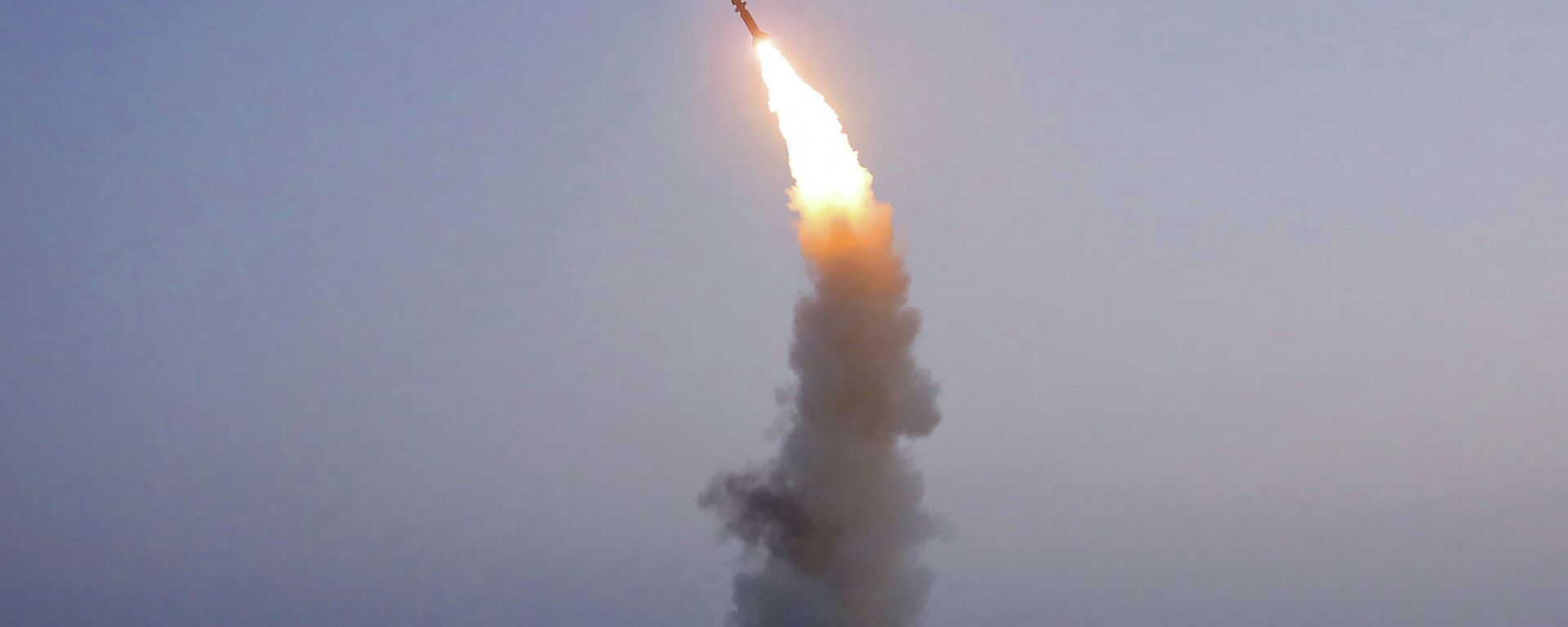 This picture taken on September 30, 2021 and released from North Korea's official Korean Central News Agency (KCNA) on October 1 shows a test-fire of a newly developed anti-aircraft missile carried out by the Academy of Defence Science of the DPRK.  - Sputnik International, 1920, 24.03.2022