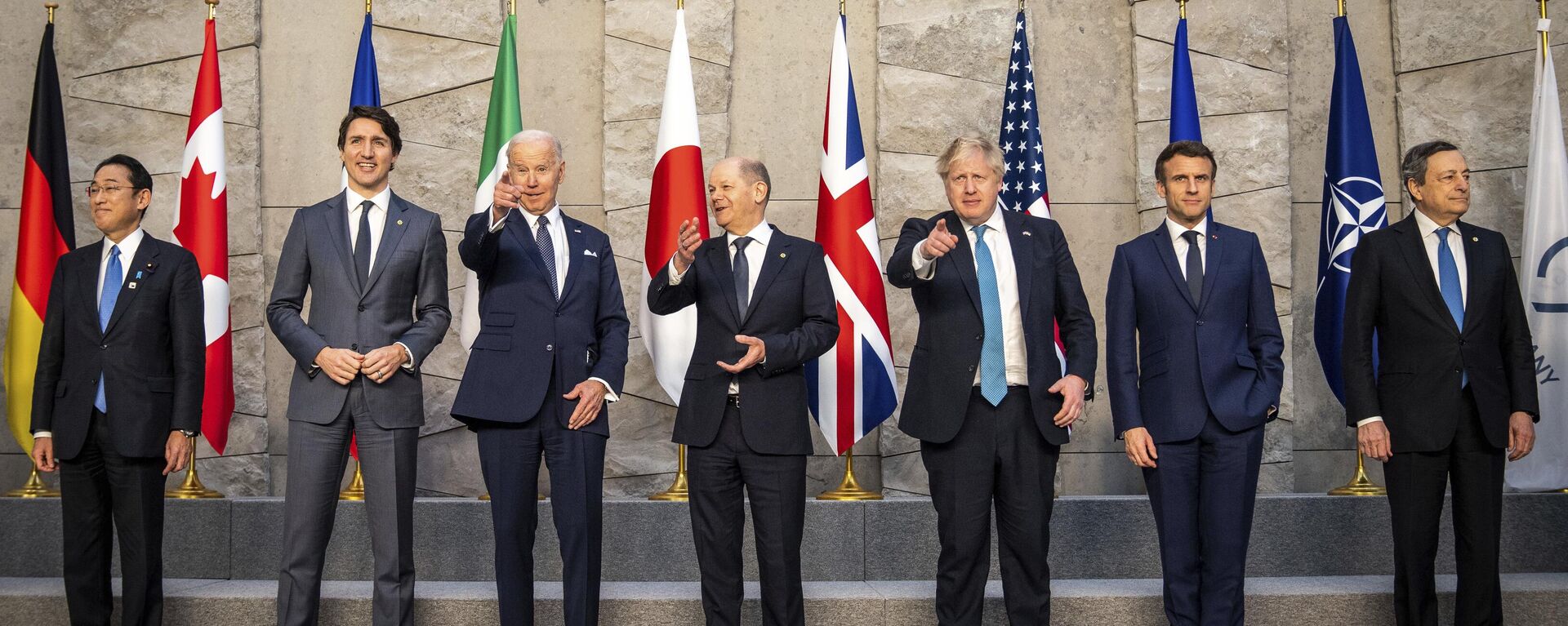 From left, Japan's Prime Minister Fumio Kishida, Canadian Prime Minister Justin Trudeau, U.S. President Joe Biden, German Chancellor Olaf Scholz, British Prime Minister Boris Johnson, French President Emmanuel Macron and Italian Prime Minister Mario Draghi pose for a group photo during an extraordinary NATO summit at NATO headquarters in Brussels, Belgium, Thursday, March 24, 2022. - Sputnik International, 1920, 31.03.2022