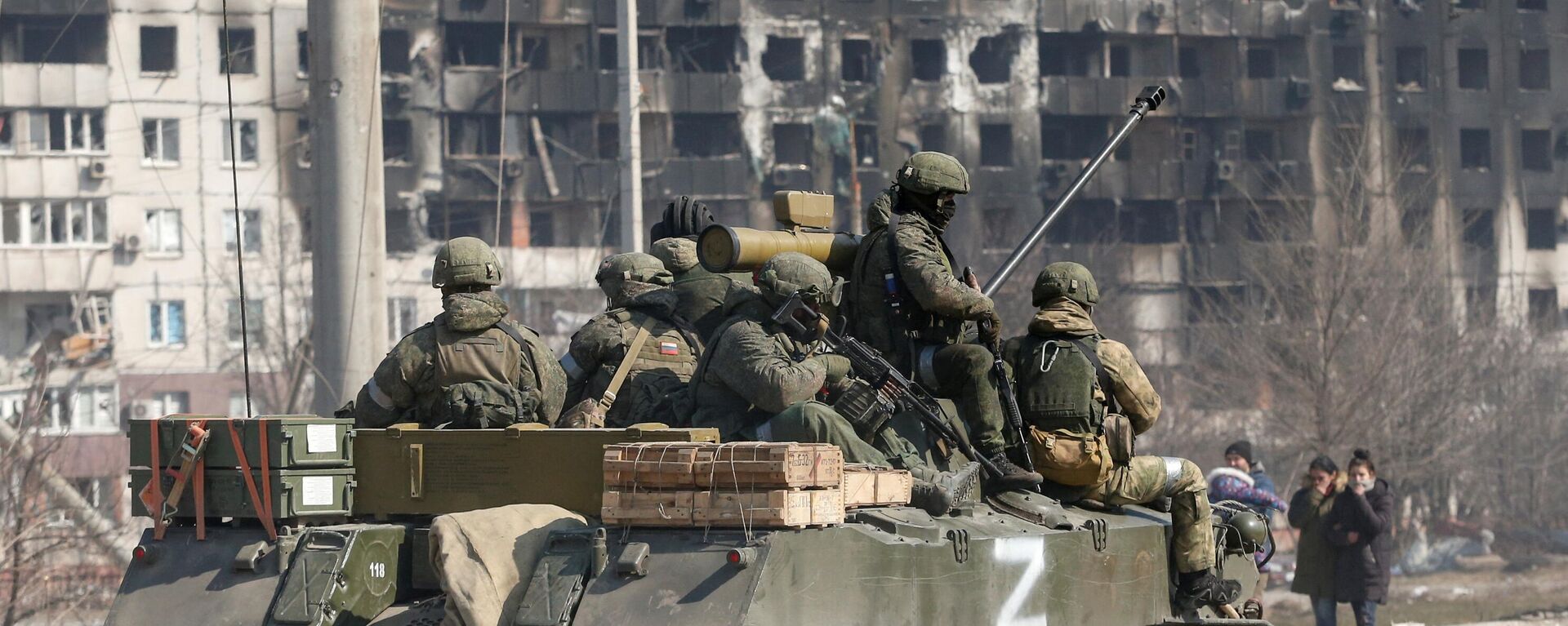 Service members of pro-Russian troops are seen atop of an armoured vehicle with the symbol Z painted on its side in the course of Ukraine-Russia conflict in the besieged southern port city of Mariupol, Ukraine March 24, 2022. - Sputnik International, 1920, 29.03.2022