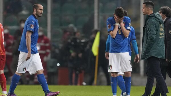 Italy's Jorginho, right, cries as his teammate walks after their team's got eliminated in the World Cup qualifying play-offsoccer match between Italy and North Macedonia, at Renzo Barbera stadium, in Palermo, Italy, Thursday, March 24, 2022 - Sputnik International