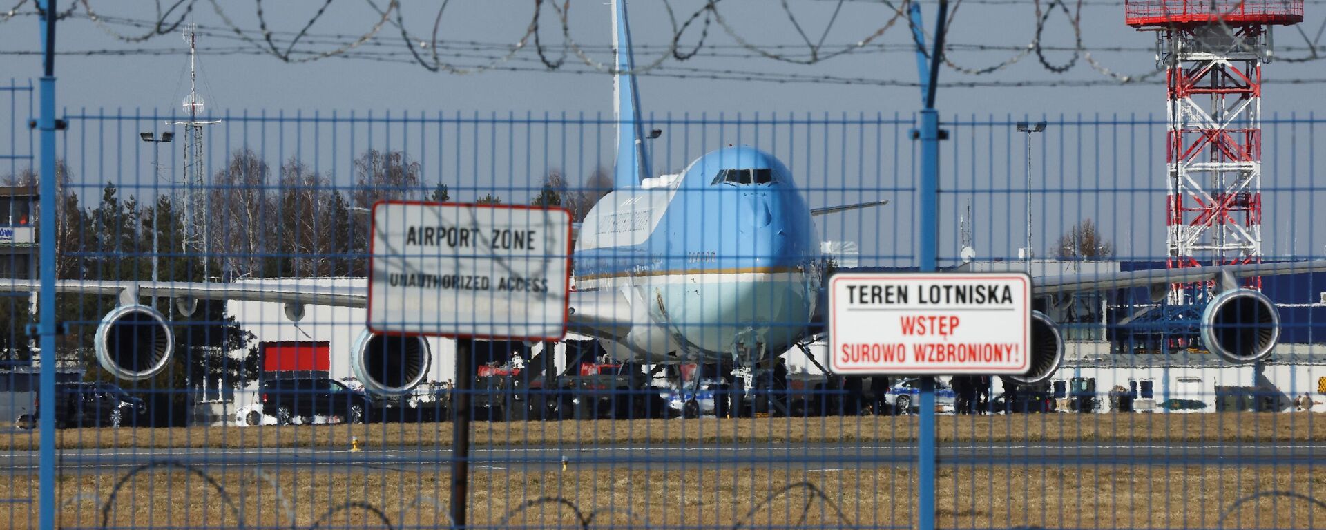 Air Force One lands at Rzeszow-Jasionka Airport as U.S. President Joe Biden arrives to visit Poland, 25 March 2022.  - Sputnik International, 1920, 25.03.2022
