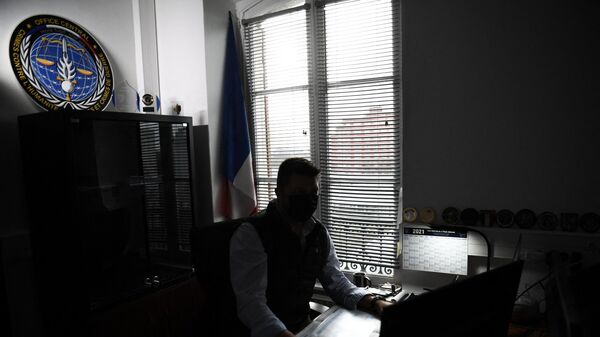 A French gendarme of the OCLCH Central Office for the fight against crimes against humanity, genocides and war crimes (Office de lutte contre les crimes contre l'humanite), works in the office on January 21, 2021 in Paris - Sputnik International