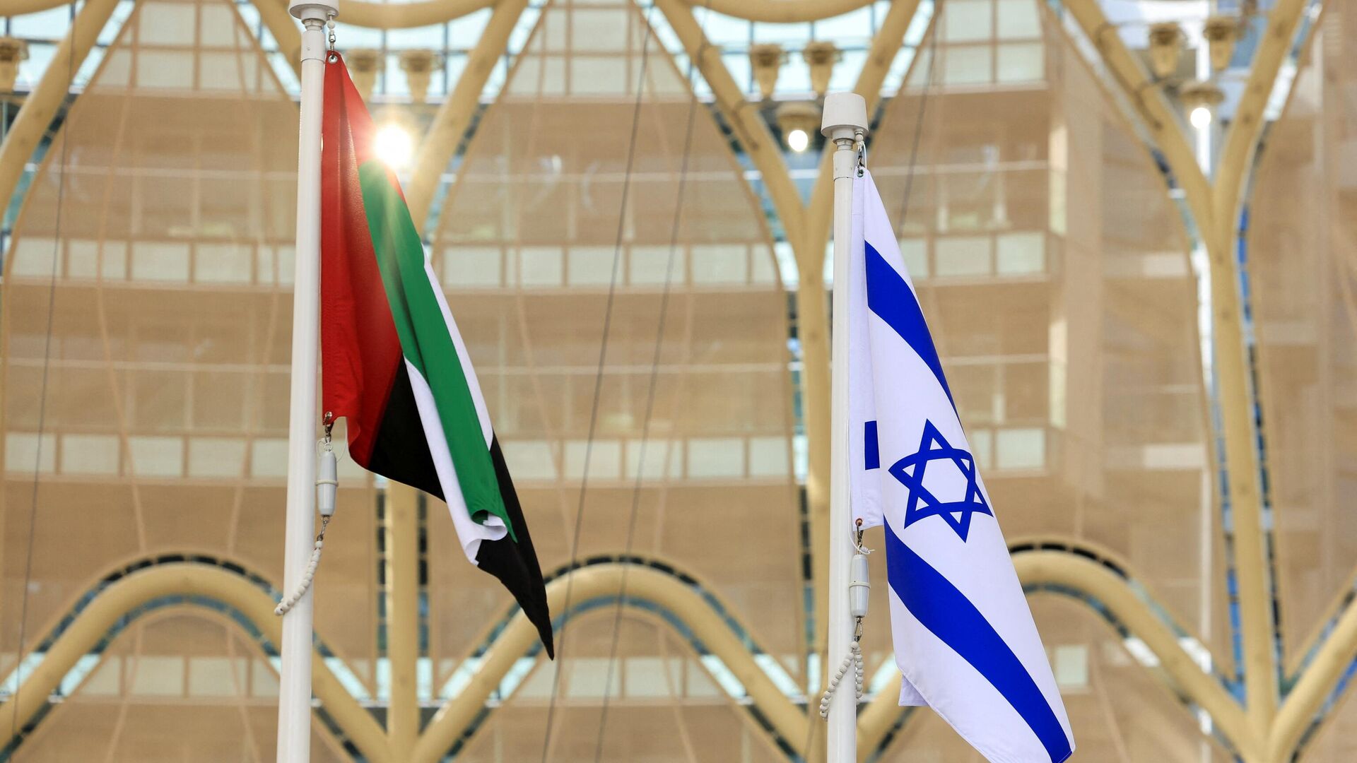 Flags of United Arab Emirates and Israel flutter during Israel's National Day ceremony at Expo 2020 Dubai, in Dubai, United Arab Emirates, January 31, 2022. REUTERS/Christopher Pike/File Photo - Sputnik International, 1920, 26.03.2022