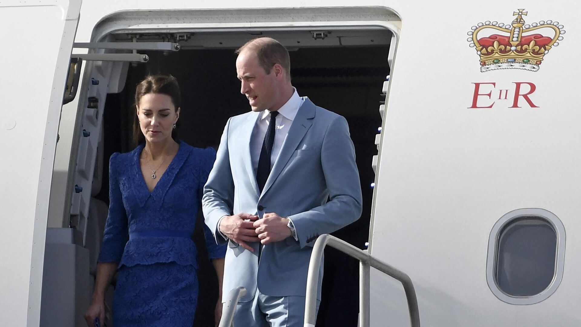 In this file photo taken on March 19, 2022 Britain's Prince William, Duke of Cambridge, and Britain's Catherine, Duchess of Cambridge, arrive at Belize City's International Airport at the start of their Caribbean tour - Sputnik International, 1920, 26.03.2022