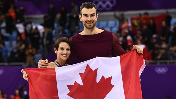 Bronze winners Canada's Meagan Duhamel and Canada's Eric Radford pose with their national flag following the venue ceremony after the pair skating free skating of the figure skating event during the Pyeongchang 2018 Winter Olympic Games at the Gangneung Ice Arena in Gangneung on February 15, 2018. (Photo by ARIS MESSINIS / AFP) - Sputnik International