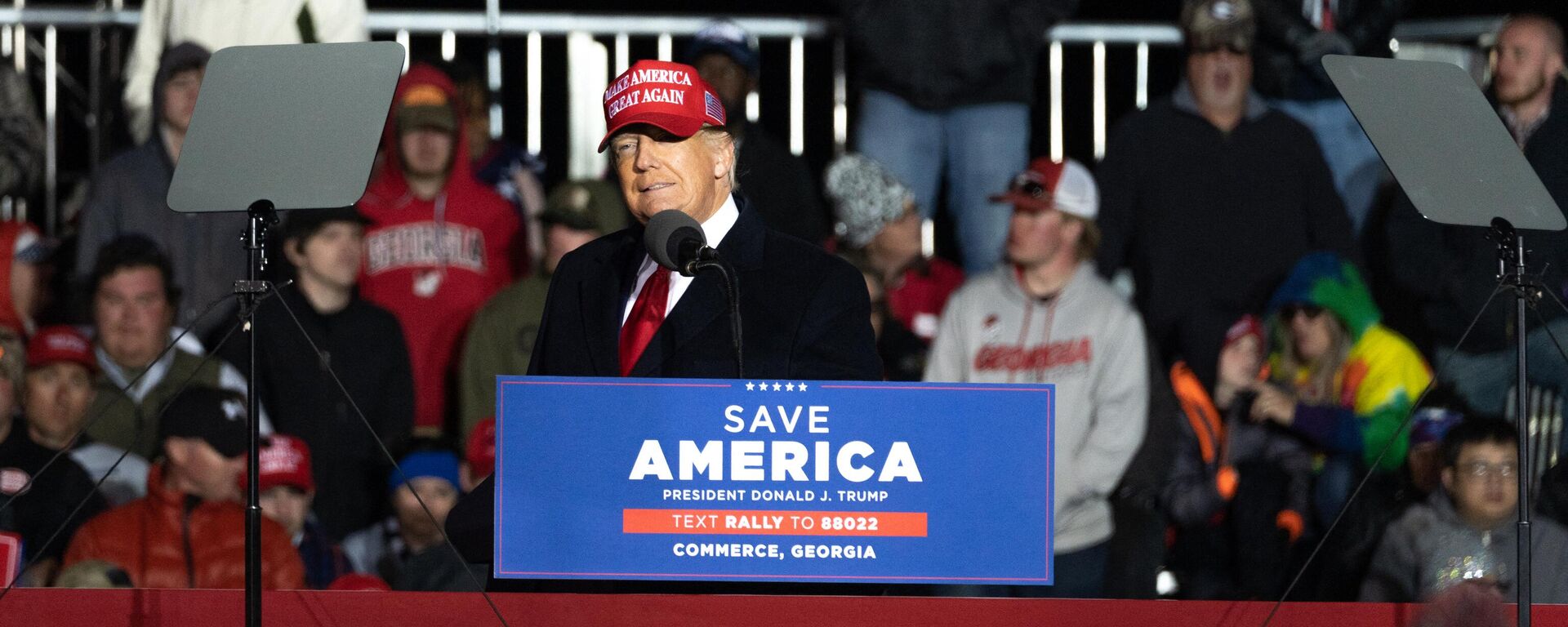  Former U.S. President Donald Trump speaks during a rally at the Banks County Dragway on March 26, 2022 in Commerce, Georgia - Sputnik International, 1920, 19.04.2022