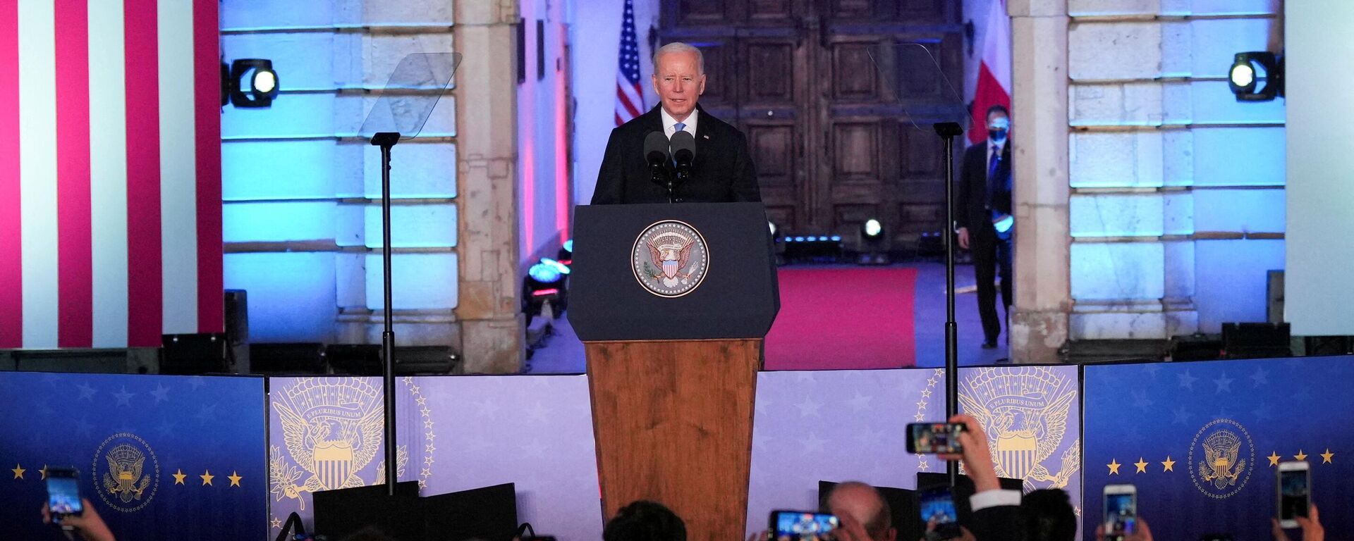 U.S. President Joe Biden speaks during an event at the Royal Castle, amid Russia's invasion of Ukraine, in Warsaw, Poland, March 26, 2022. - Sputnik International, 1920, 28.03.2022