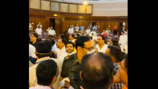 Several lawmakers were left injured in India's West Bengal legislative assembly on Monday when a scuffle broke out between members of the ruling Trinamool Congress (TMC) and its archrival Bharatiya Janata Party (BJP) after the latter sought a discussion about killings in the Birbhum district. - Sputnik International