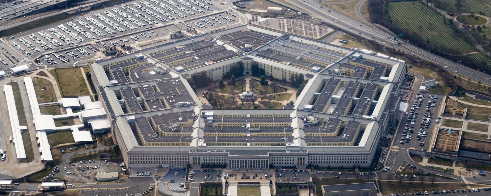 The Pentagon is seen from the air in Washington, U.S., March 3, 2022, more than a week after Russia invaded Ukraine. - Sputnik International, 1920, 28.03.2022