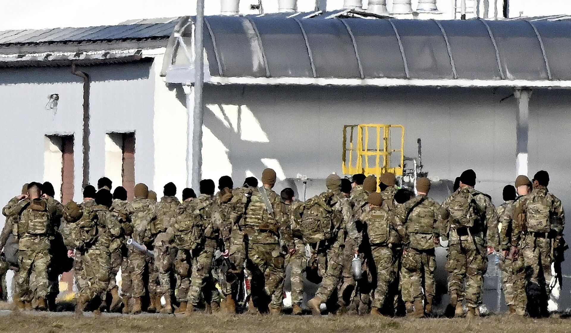 U.S. Army troops of the 82nd Airborne Division just after arrival at the Rzeszow-Jasionka airport in southeastern Poland, on Tuesday, Feb. 15, 2022 - Sputnik International, 1920, 30.03.2022