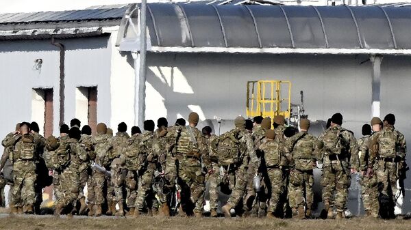 U.S. Army troops of the 82nd Airborne Division just after arrival at the Rzeszow-Jasionka airport in southeastern Poland, on Tuesday, Feb. 15, 2022 - Sputnik International