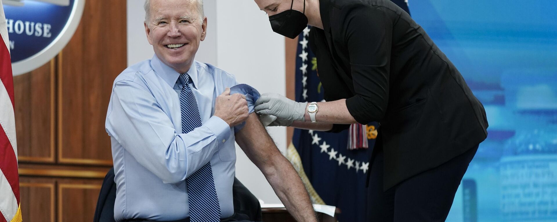 President Joe Biden reacts after receiving his second COVID-19 booster shot in the South Court Auditorium on the White House campus, Wednesday, March 30, 2022, in Washington.  - Sputnik International, 1920, 31.03.2022