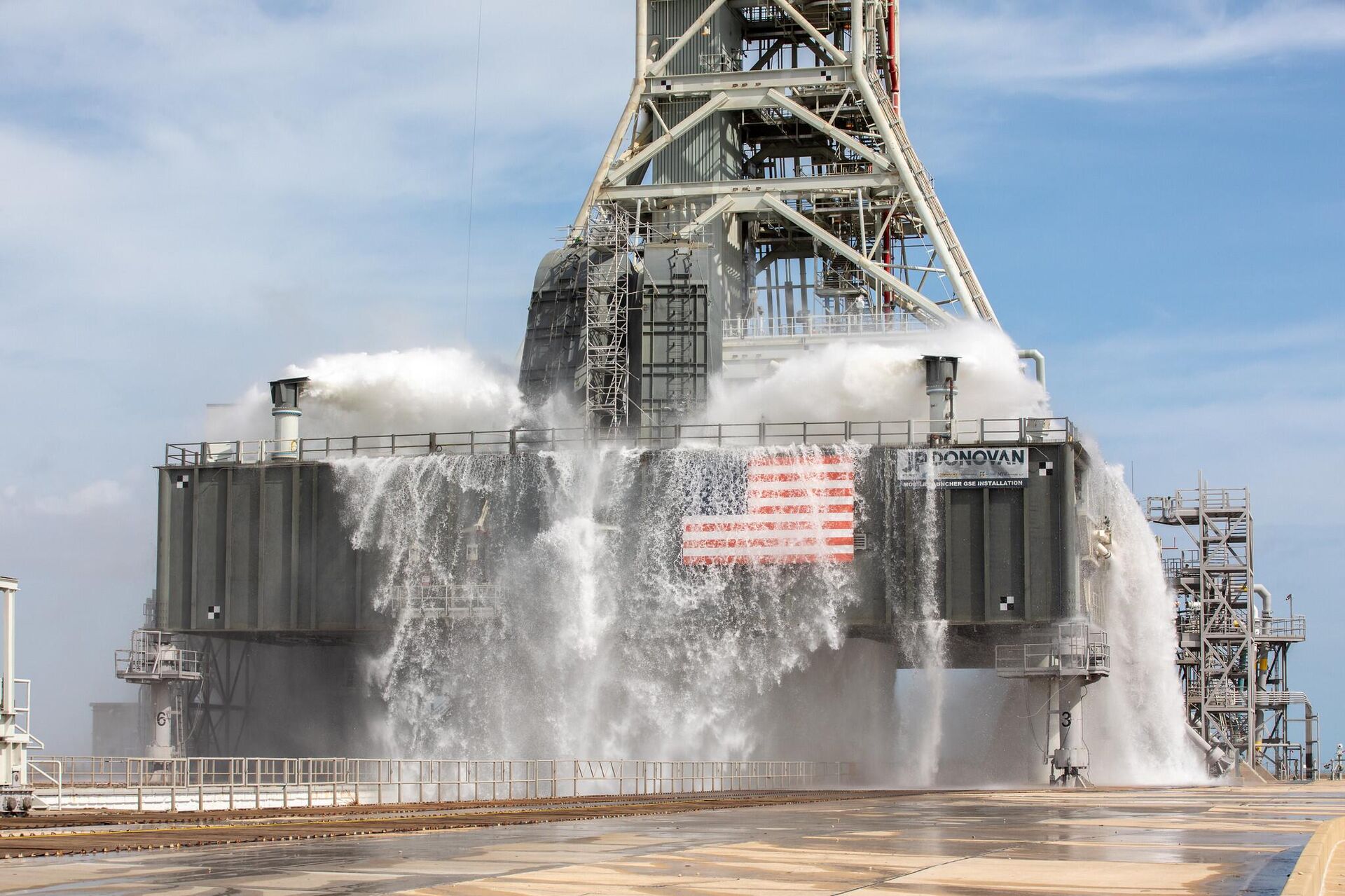About 450,000 gallons of water poured onto the Pad B flame deflector, the mobile launcher flame hole and onto the launcher’s blast deck during NASA's water flow test on September 13, 2019.  - Sputnik International, 1920, 02.04.2022