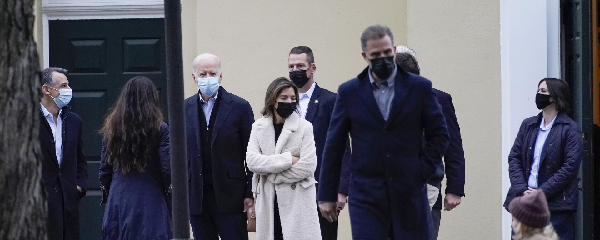 President Joe Biden, third from left, watches as his son Hunter Biden follows his grandson Beau Biden the family leave St. Joseph on the Brandywine Catholic Church in Wilmington, Del., Saturday, Dec. 18, 2021. - Sputnik International, 1920, 02.04.2022