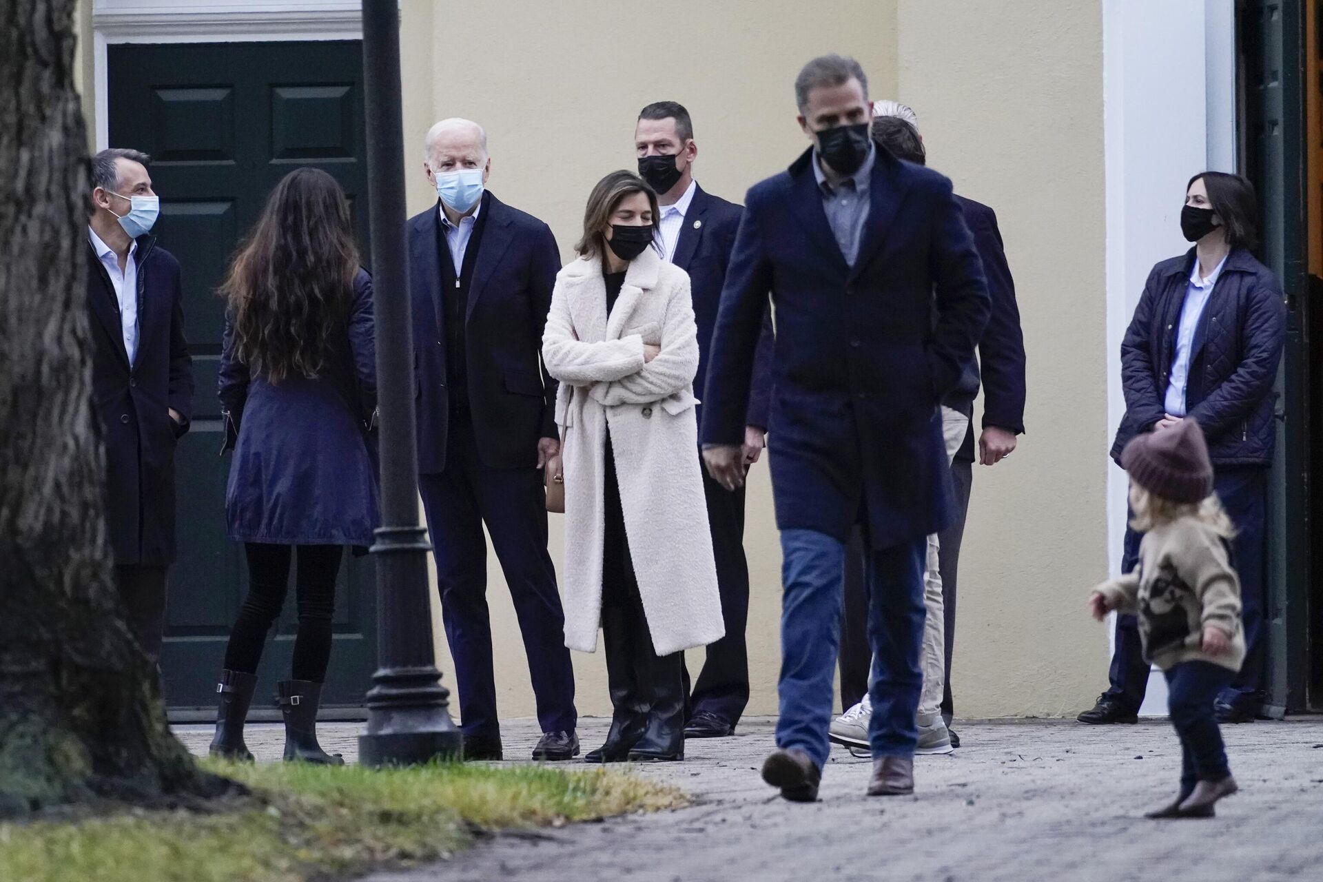 President Joe Biden, third from left, watches as his son Hunter Biden follows his grandson Beau Biden the family leave St. Joseph on the Brandywine Catholic Church in Wilmington, Del., Saturday, Dec. 18, 2021. - Sputnik International, 1920, 12.04.2022