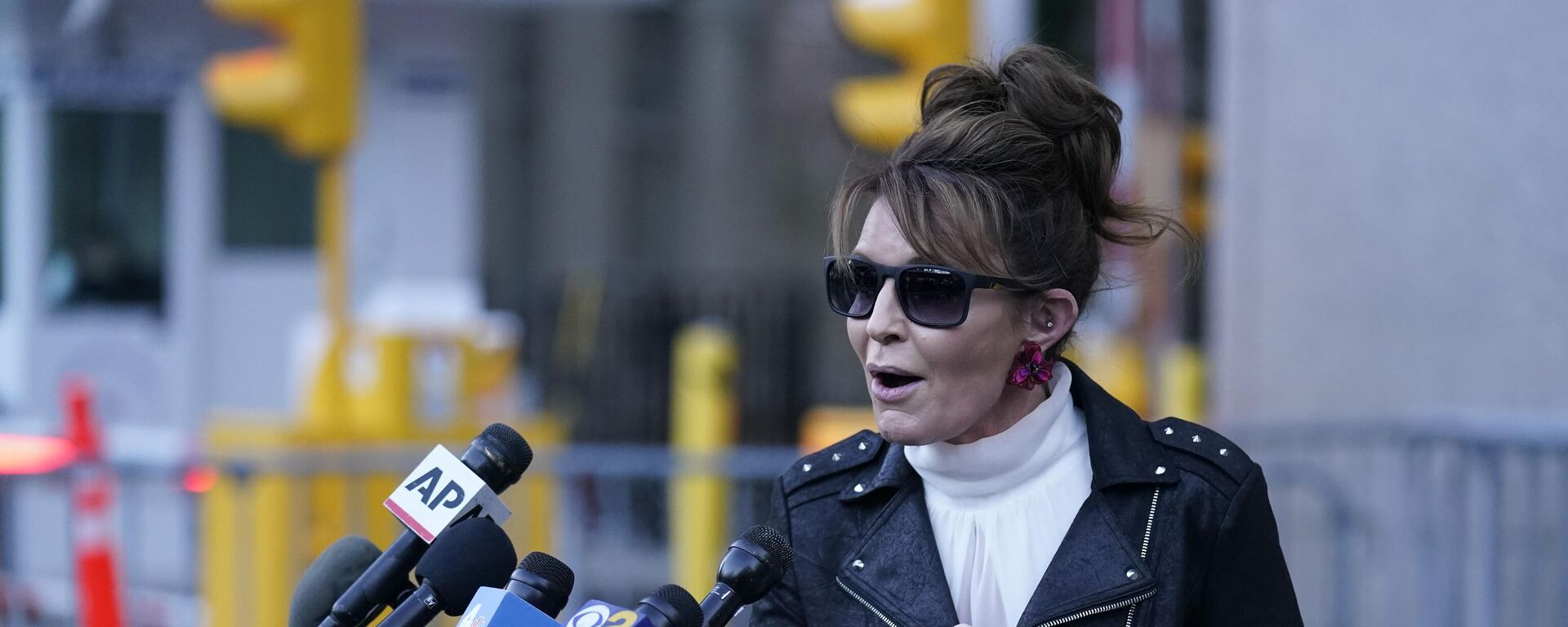 Former Alaska Gov. Sarah Palin speaks briefly to reporters as she leaves a courthouse in New York, Monday, Feb. 14, 2022. A judge said Monday he’ll dismiss a libel lawsuit that Palin filed against The New York Times, claiming the newspaper damaged her reputation with an editorial falsely linking her campaign rhetoric to a mass shooting. U.S. District Judge Jed Rakoff made the ruling with a jury still deliberating at the trial where the former Alaska governor and vice-presidential candidate testified last week. - Sputnik International, 1920, 22.02.2023