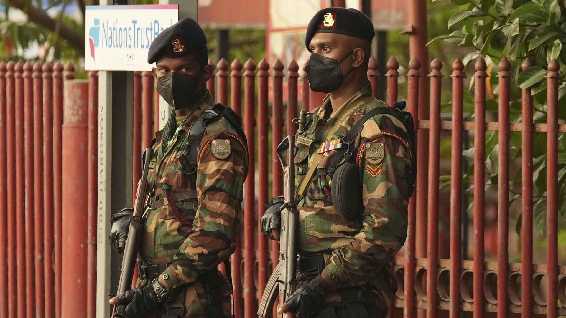 Sri Lankan army soldiers stand guard before curfew begins in Colombo, Sri Lanka, Saturday, April 2, 2022. Sri Lanka imposed a countrywide curfew starting Saturday evening until Monday morning, in addition to a state of emergency declared by the president, in an attempt to prevent more unrest after protesters took to the streets blaming the government for the worsening economic crisis.  - Sputnik International, 1920, 02.04.2022