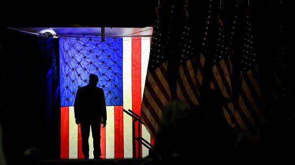 A secret service agent checks the stage before former U.S. President Donald Trump holds a rally, in Washington Township, Michigan, U.S. April 2, 2022. - Sputnik International