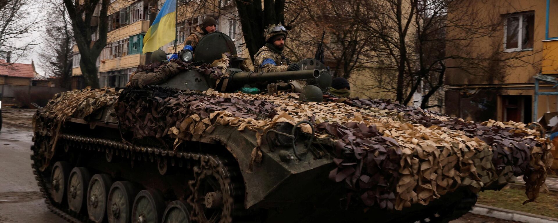 Ukrainian soldiers are pictured on their military vehicle in Kyiv region, Ukraine April 2, 2022 - Sputnik International, 1920, 06.04.2022