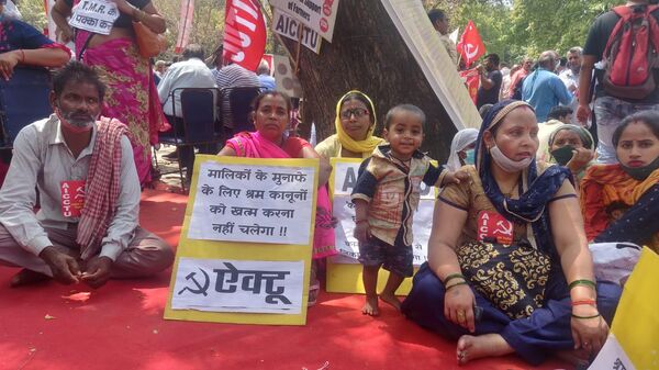 ASHA workers protesting in Delhi's Jantar Mantar - Sputnik International
