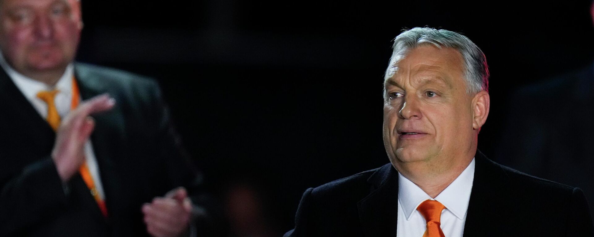 Hungary's Prime Minister Viktor Orban acknowledges cheering supporters during an election night rally in Budapest, Hungary, Sunday, April 3, 2022. - Sputnik International, 1920, 04.04.2022