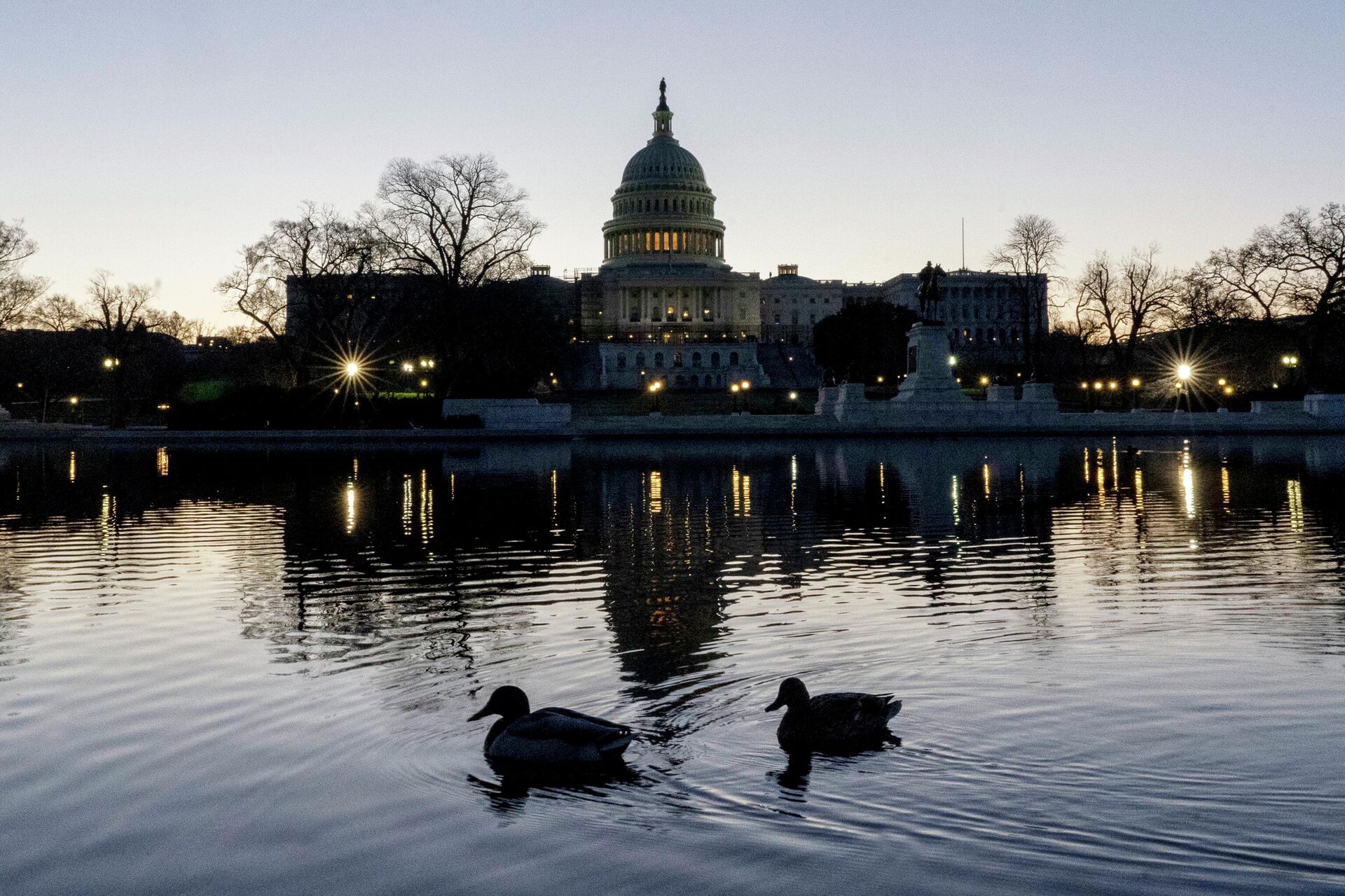 The U.S. Capitol building is seen before sunrise on Capitol Hill in Washington, Monday, March. 21, 2022. - Sputnik International, 1920, 26.04.2022