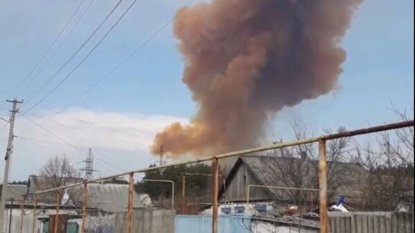 Photo of smoke allegedly rising from the site of explosion at the Zarya chemical plant in the city of Rubezhnoye in the Lugansk region - Sputnik International