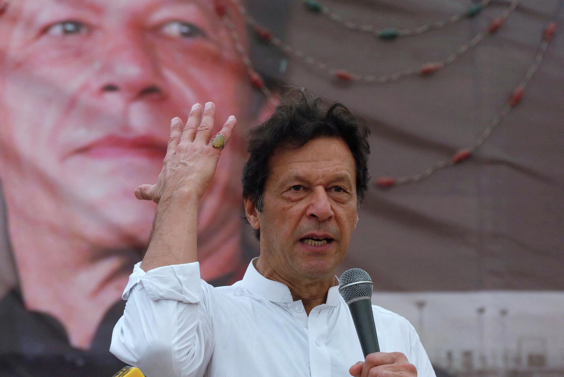 FILE PHOTO: Imran Khan, chairman of the Pakistan Tehreek-e-Insaf (PTI), gestures while addressing his supporters during a campaign meeting ahead of general elections in Karachi, Pakistan, July 4, 2018.  - Sputnik International, 1920, 20.04.2022