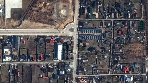 This handout satellite image released by Maxar Technologies on April 4, 2022 shows a view of Yablonska Street in Bucha, Ukraine, on March 19, 2022. - - Sputnik International