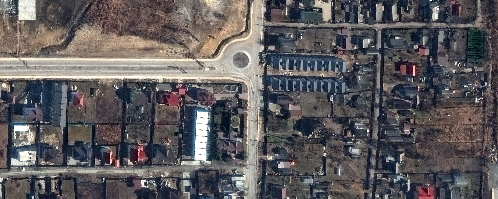 This handout satellite image released by Maxar Technologies on April 4, 2022 shows a view of Yablonska Street in Bucha, Ukraine, on March 19, 2022. - - Sputnik International, 1920, 05.04.2022