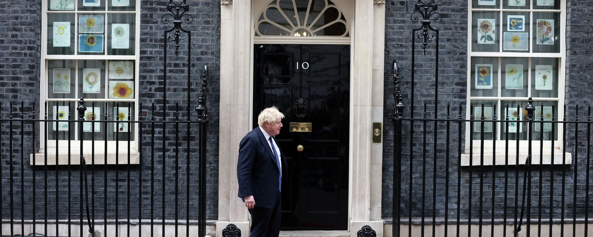 British Prime Minister Boris Johnson waits in Downing Street ahead of a meeting with Ghanaian President Nana Akufo-Addo in London, Britain, April 5, 2022 - Sputnik International, 1920, 13.04.2022