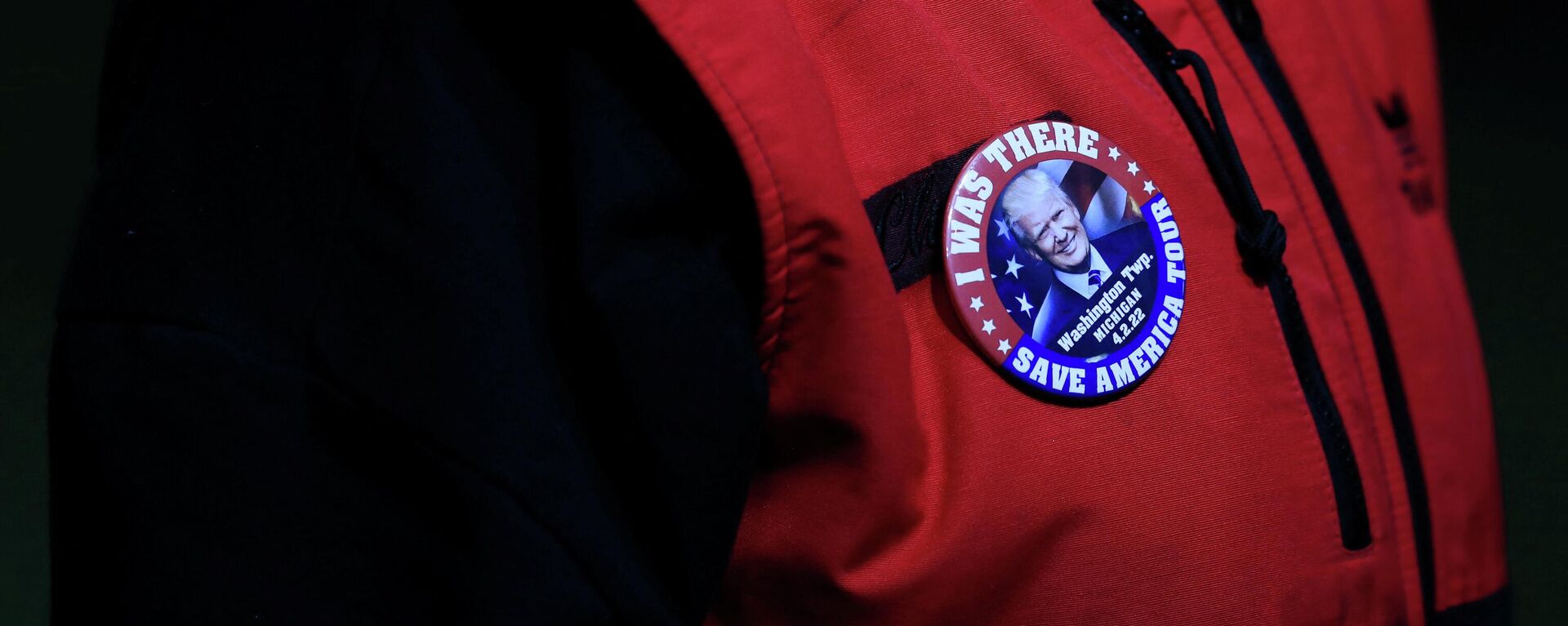 A supporter dons a pin during a rally held by former U.S. President Donald Trump in Washington Township, Michigan U.S. April 2, 2022 - Sputnik International, 1920, 06.04.2022