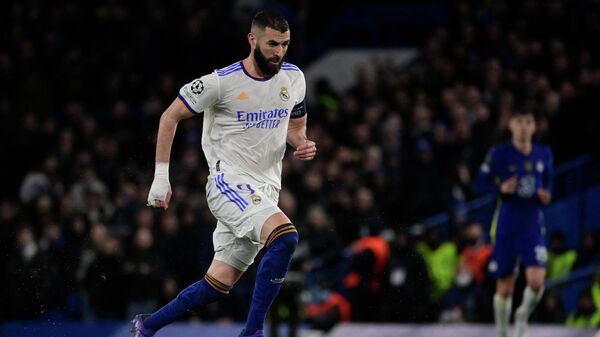 Real Madrid's French striker Karim Benzema controls the ball during the UEFA Champions League Quarter-final first leg football match between Chelsea and Real Madrid at Stamford Bridge stadium in London, on April 6, 2022. - Sputnik International