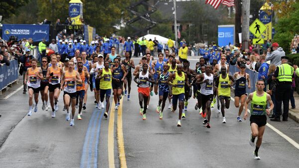 General view of the elite runners at the start of the 2021 Boston Marathon - Sputnik International