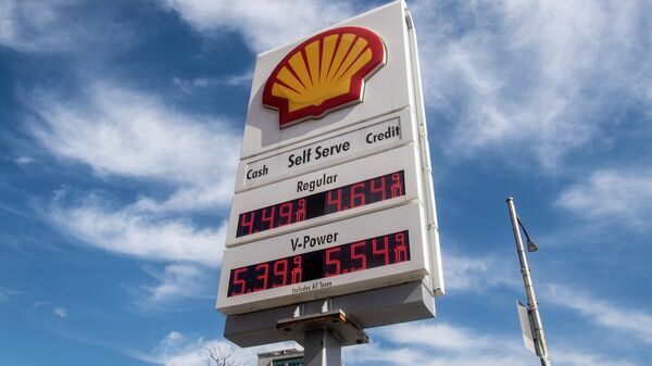View of the prices of gas at the Shell gas station on Friday, March 25, 2022, in New York. - Sputnik International