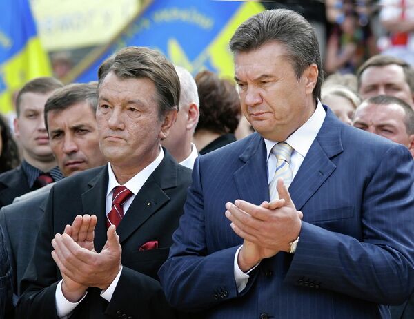 Yushchenko and Yanukovych nearly tie in the first round of the 2004 presidential election.31 October 2004: Presidential elections are held in Ukraine. Viktor Yushchenko, leader of the ‘Our Ukraine’ Opposition bloc, and Prime Minister Viktor Yanukovych of the Party of the Regions place first and second in the first round of voting, taking 39.87% and 39.32% of the vote, respectively. - Sputnik International