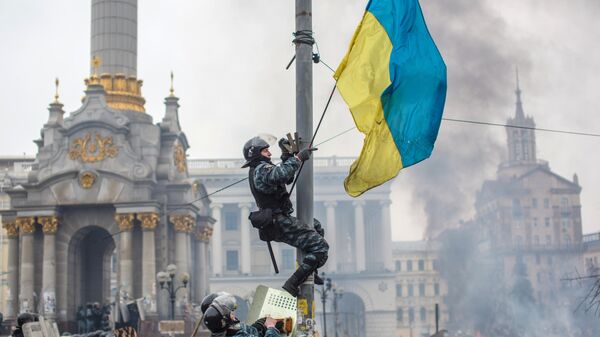 Сотрудники правоохранительных органов на площади Независимости в Киеве - Sputnik International
