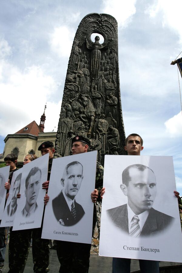 2009: Lvov. Young people with portraits of the leaders of the Organisation of Ukrainian Nationalists (OUN) – a fascist organisation which collaborated with Nazi Germany during World War II, stand before a monument to Stepan Bandera, one of OUN’s founders, during a ‘Day of Heroes’ celebration by veterans of the Ukrainian Insurgent Army, a wartime fascist paramilitary force. - Sputnik International