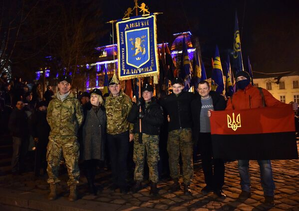 2018: Lvov. Participants of a nationalist march dedicated to the 109th anniversary of the birth of Stephan Bandera, with one participant carrying the standard of the 14th SS-Volunteer Division Galicia, and another the flag of Bandera’s OUN. - Sputnik International