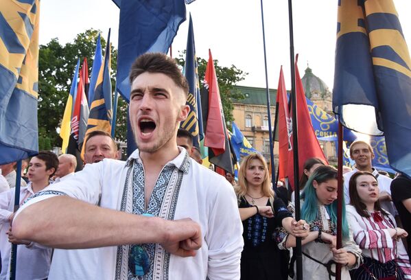 2019: Lvov. ‘March in Embroidered Shirts’. The aesthetics of embroidered shirts, the beautiful classical national clothing of Ukrainians, has also been co-opted by the ideologists of the neo-Nazis. - Sputnik International