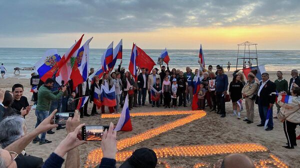 Russian and Lebanese citizens lighted candles in support of Russia and in memory of the Russian military men who bravely died in the special military operation against neo-nazism in Ukraine at Ramlet Al Bayda in Beirut, April 9, 2022 - Sputnik International
