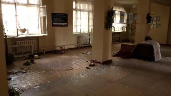 Aftermath of Shelling of School in Donetsk with Ukrainian Grads - Sputnik International