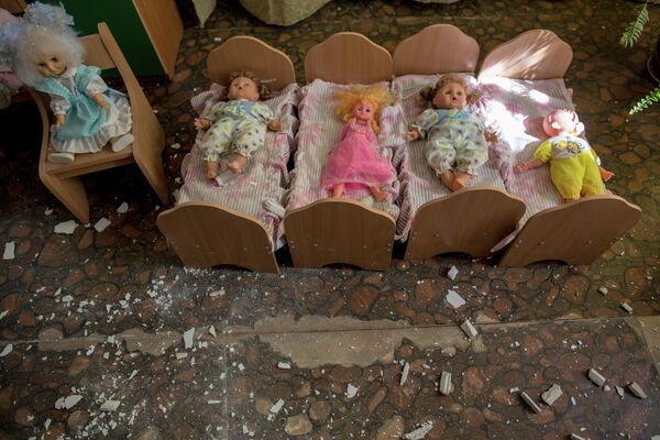 Slavyansk. Abandoned toys in a kindergarten destroyed by Ukrainian Army shelling. The Ukrainian military targeted not only militia positions, but also kindergartens and schools. - Sputnik International